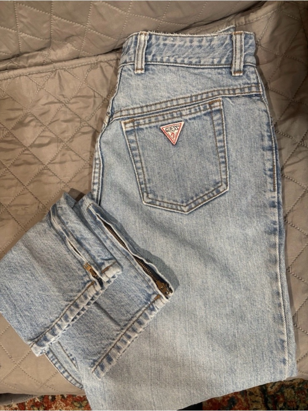 GUESS Light Wash High-Rise Women's Jeans